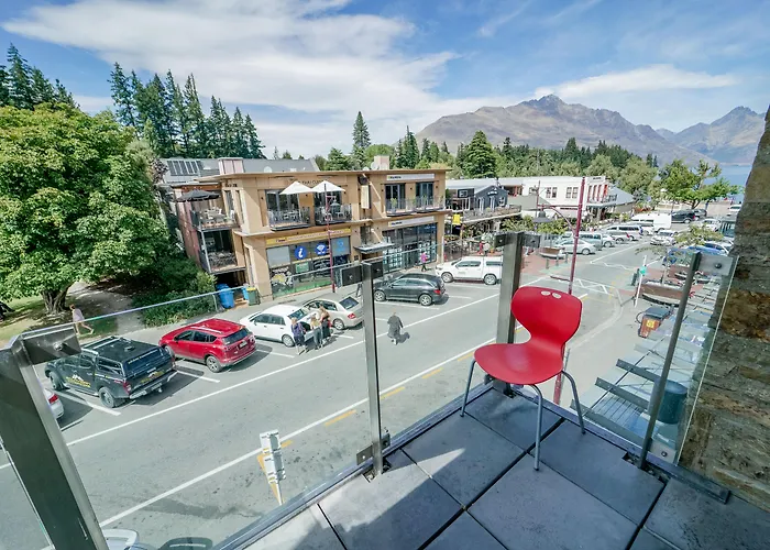 Nomads Queenstown Hostel